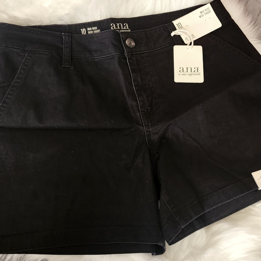 Black Shorts Mid Rise - Size 10
